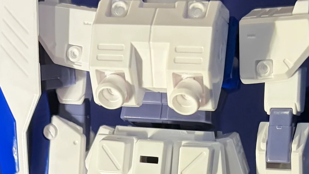 HG_アレックス_背面バーニア成形色のまま