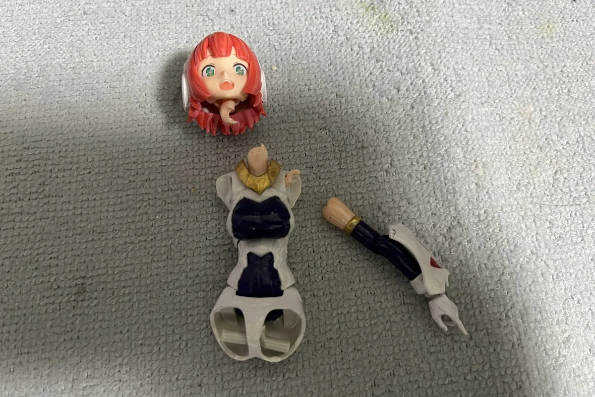 メガミデバイス_ランサー_パーツもげる